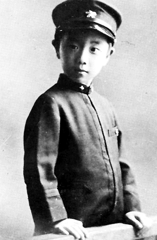 Yukio_Mishima_1931